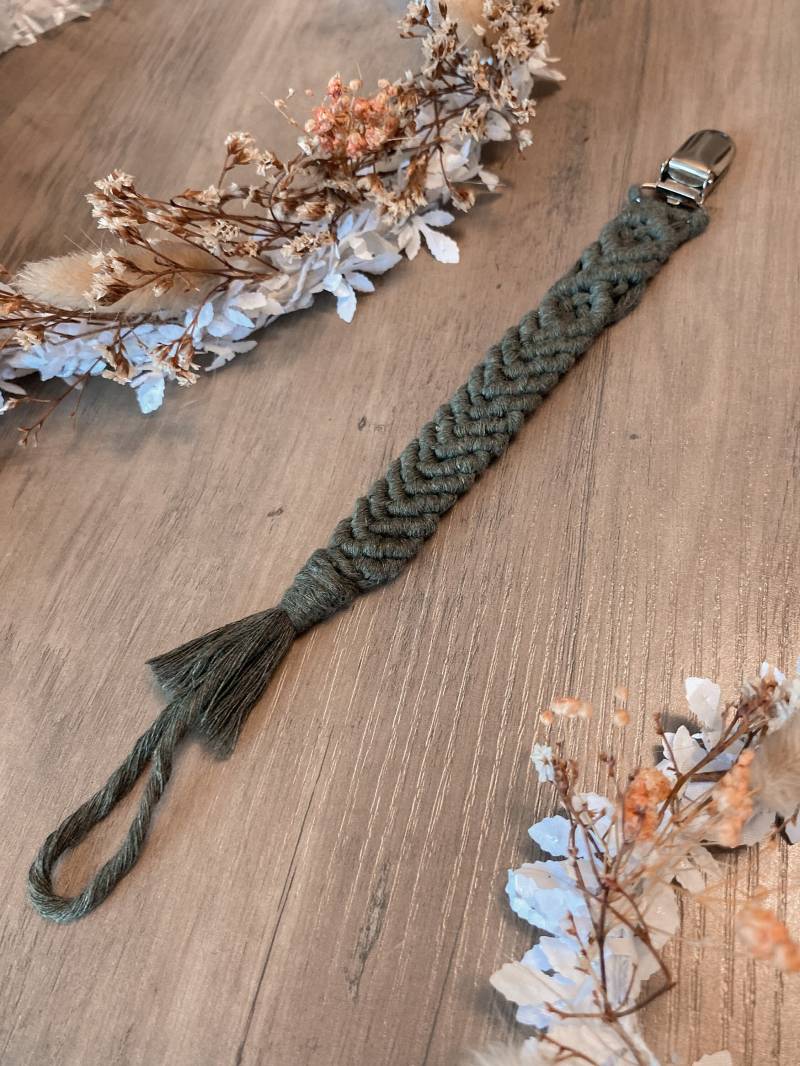 Makramee Schnullerkette Wave || Personalisierung Möglich Baby Geschenkidee von Etsy - PassionForKnots