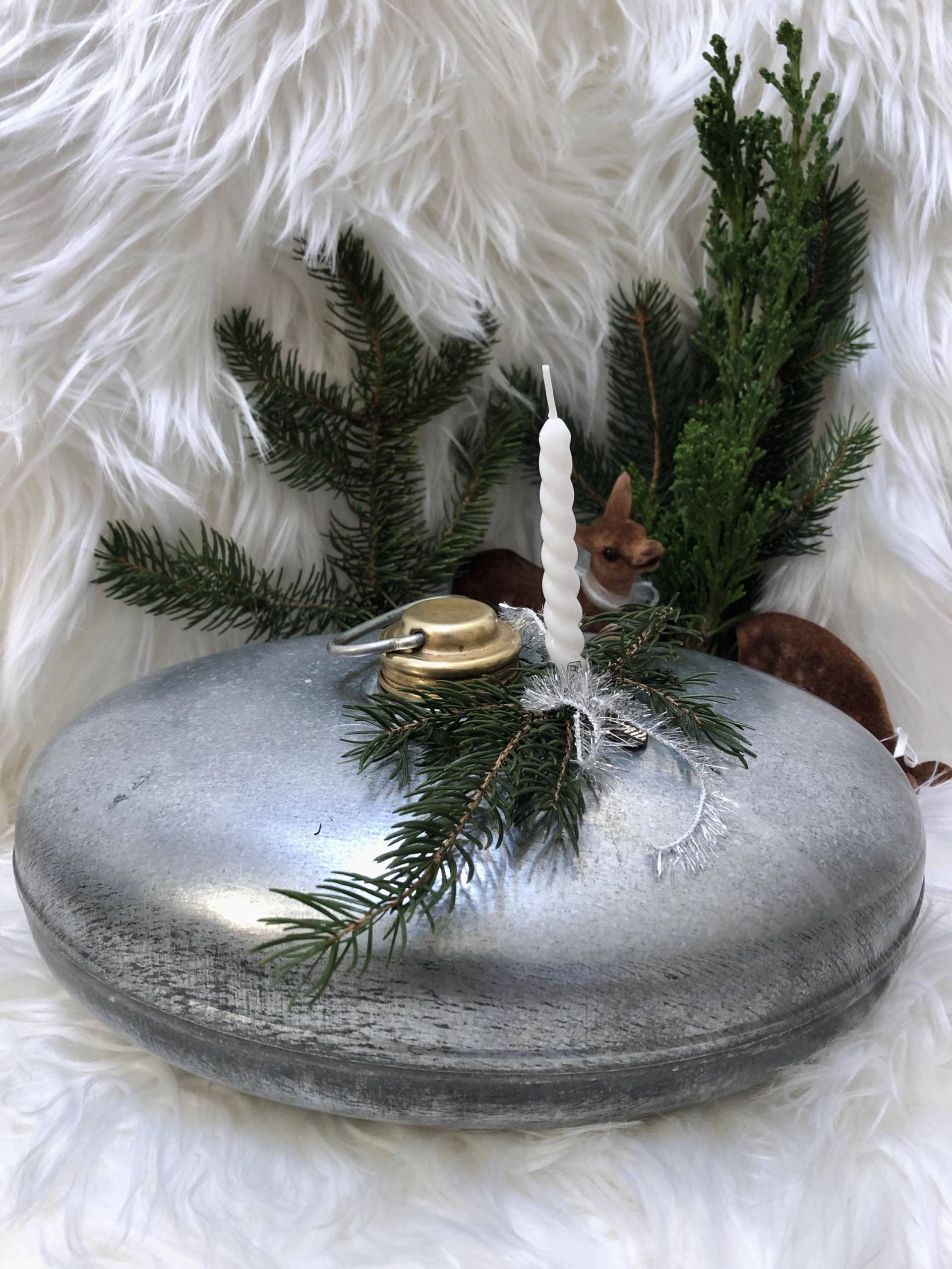 Antike Wärmflasche Aus Zink Inkl. Zweig & Kerze Antike Wärmflasche Aus Zink Inkl. Zweig & Kerze von Etsy - PassionPatina