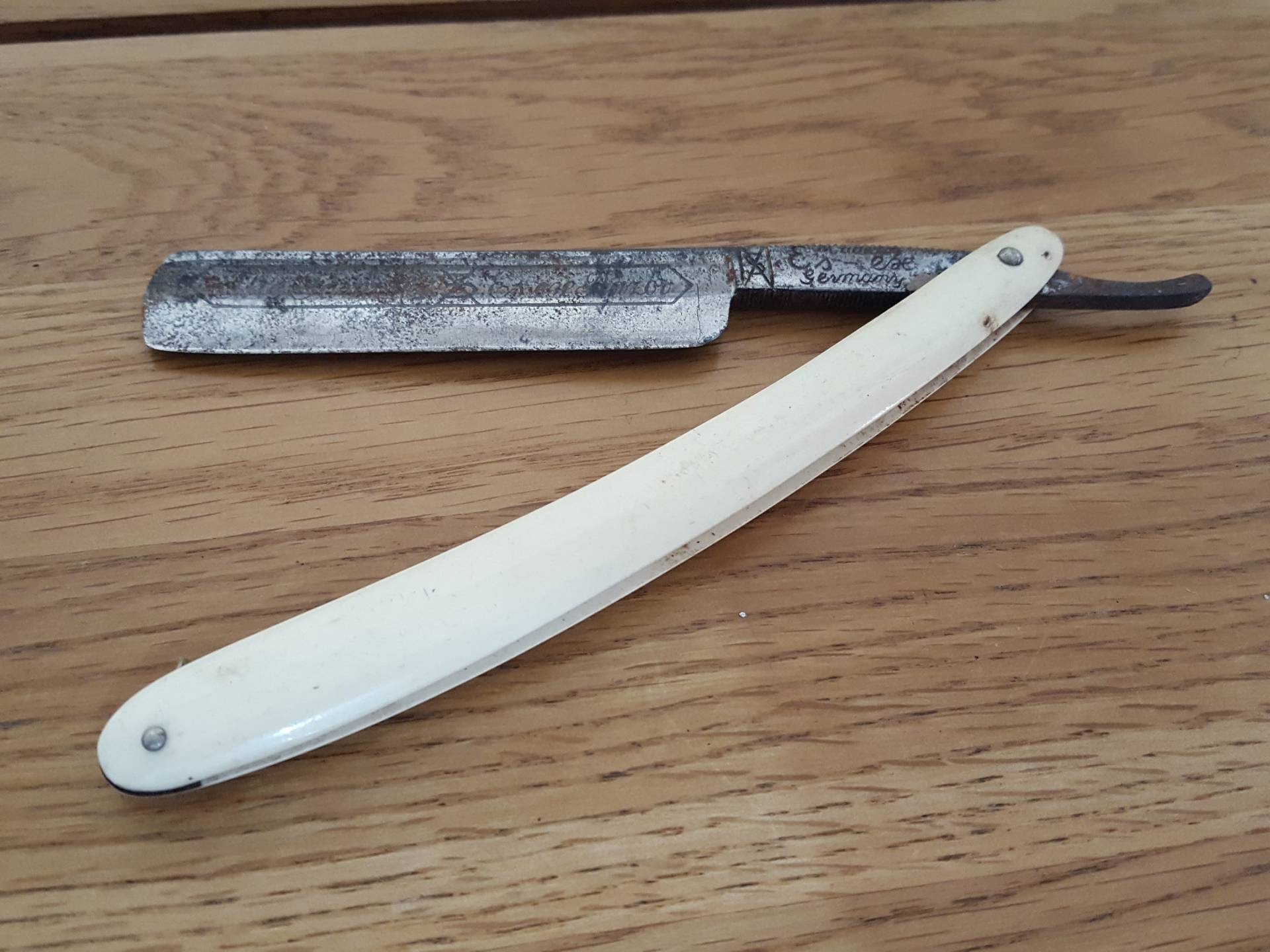 Antik Rasiermesser, Es-Ese, The Famous Es-Ese #3118 Vintage Halsausschnitt, Nassrasur, Barbershop, Herren Bräutigam Antik Rasiermesser, Es-Ese, The Famous Es-Ese #3118 Vintage Halsausschnitt, Nassrasur, Barbershop, Herren Bräutigam von Etsy - PastNFutureUK