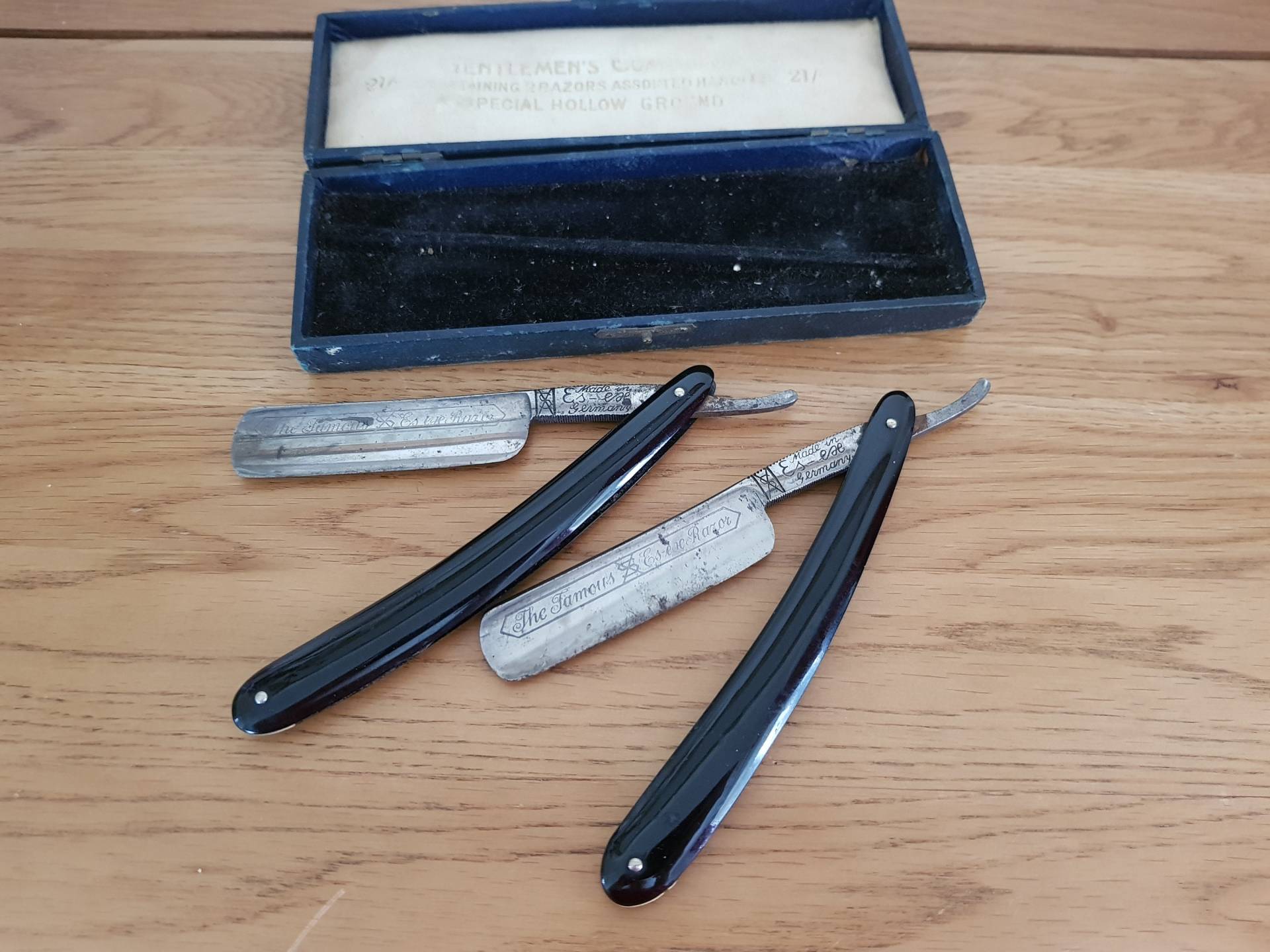 Antikes Boxed Paar Rasiermesser, Zwei Es-Ese The Famous #3118, 2 Solingen German Cut Throats, Wet Shave Antikes Boxed Paar Rasiermesser, Zwei Es-Ese The Famous #3118, 2 Solingen German Cut Throats, Wet Shave von Etsy - PastNFutureUK