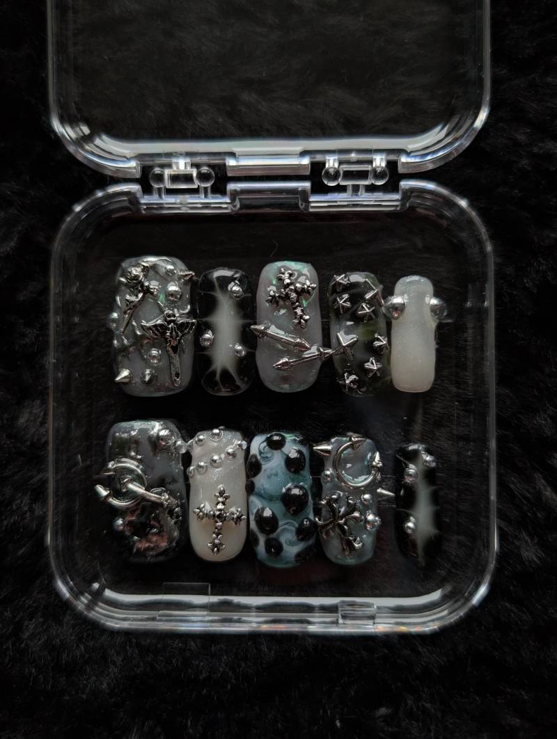 Grunge Chrome Press On Nails - Long Square Handmade Gel Silver Goth Reusable Alternative Grunge Chrome Press On Nails - Long Square Handmade Gel Silver Goth Reusable Alternative von Etsy - PatheticNailsShop