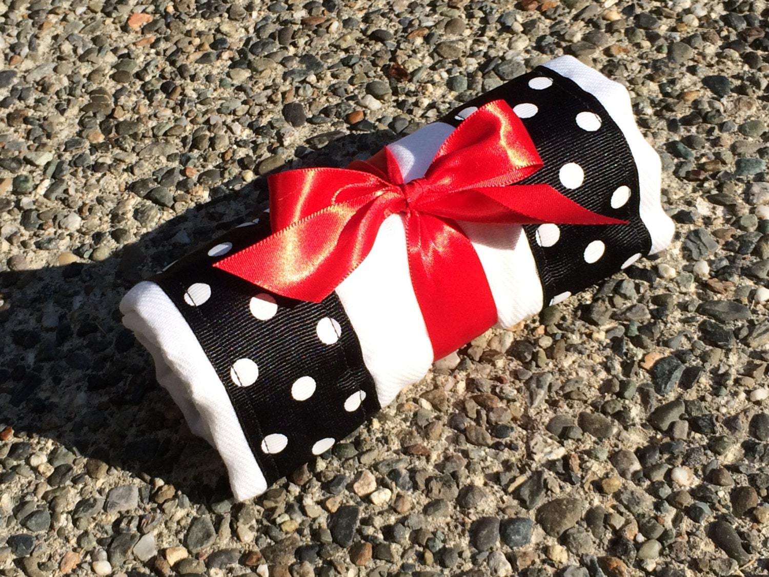 Burp Tuch/Changing Pad Weiße Polka Dots Auf Schwarz, Personalisierung Verfügbar von Etsy - PathfinderGifts
