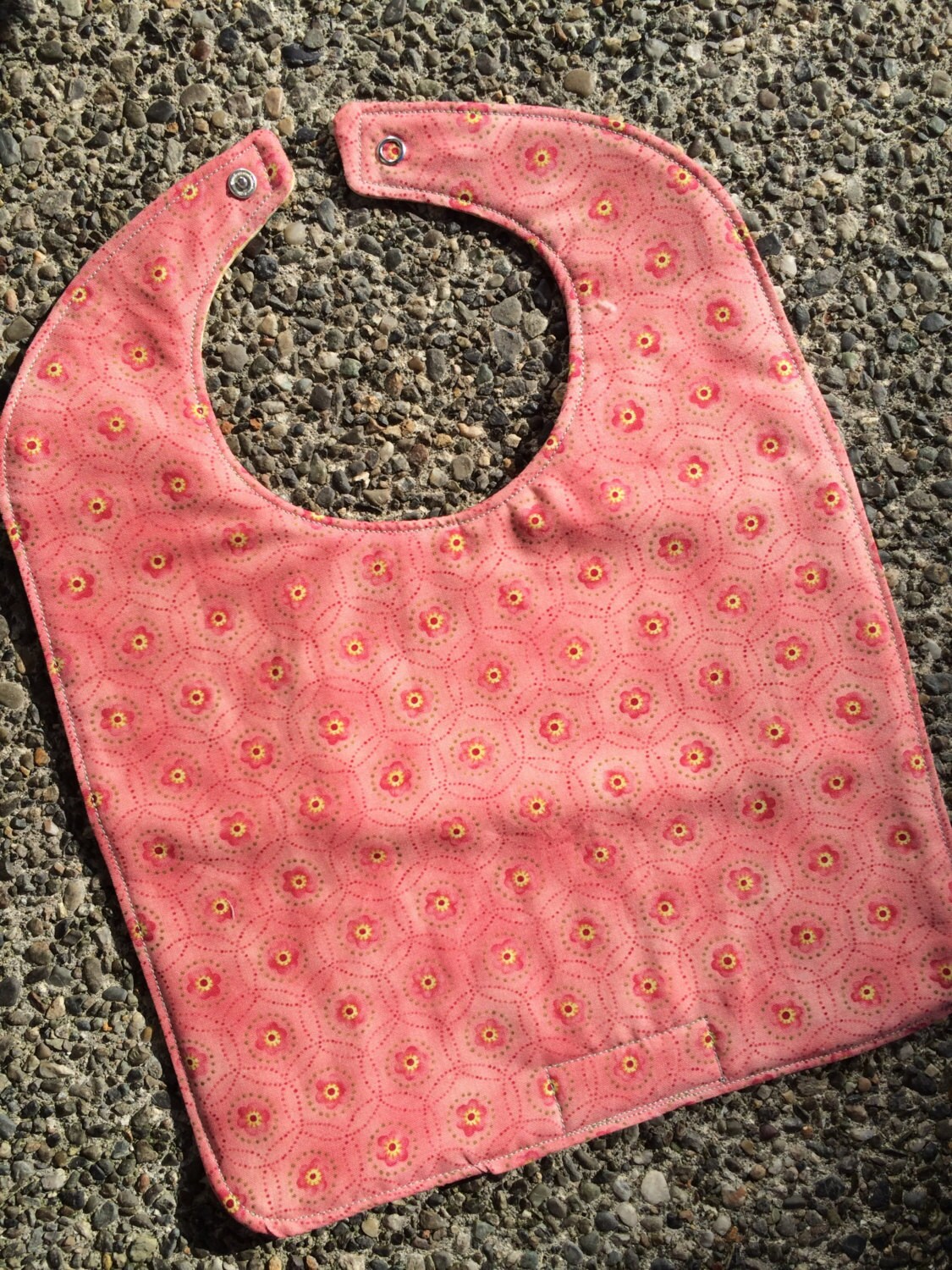 Kleinkind-Bib Rosen Auf Rosa, Personalisierung Verfügbar von Etsy - PathfinderGifts