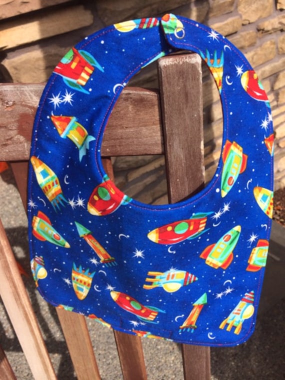 Lätzchen Für Kleinkinder Rocket Ships To The Moon Auf Blau, Personalisierung Erhältlich von Etsy - PathfinderGifts