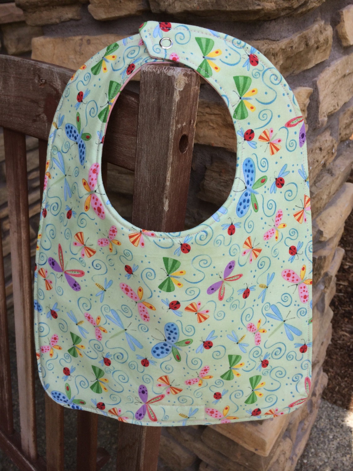 Neugeborenen - Oder Kleinkind-Bib Schmetterlinge Auf Grün, Personalisierung Verfügbar von Etsy - PathfinderGifts