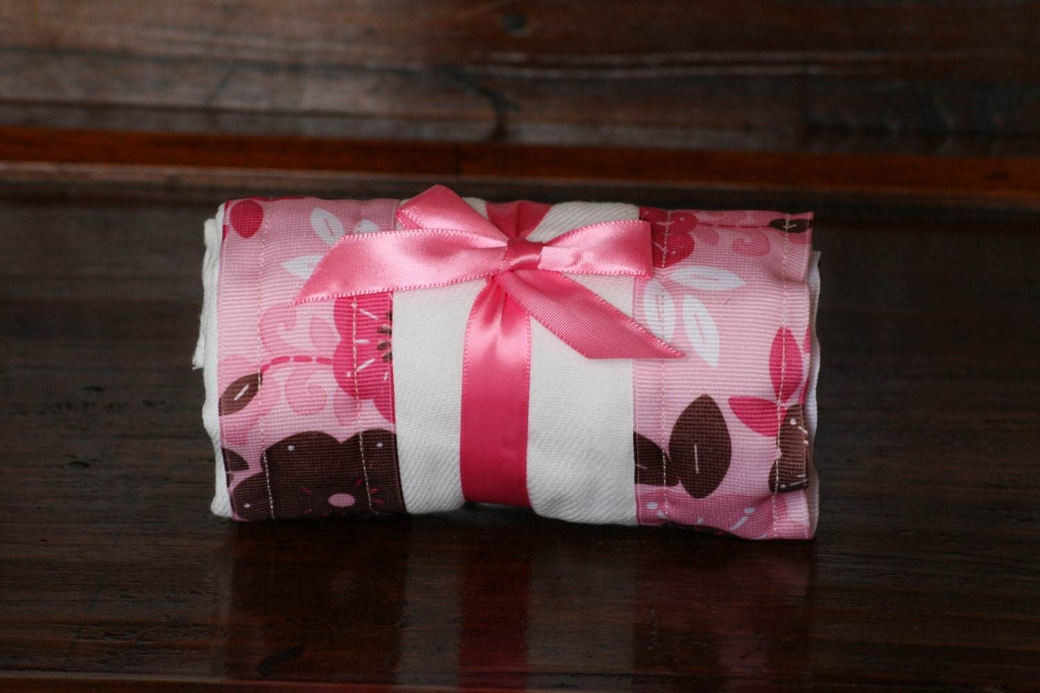Rülpsen Tuch/Pad Ändern Meine Ziemlich Burpy Rosa Und Braunen Blumen von Etsy - PathfinderGifts