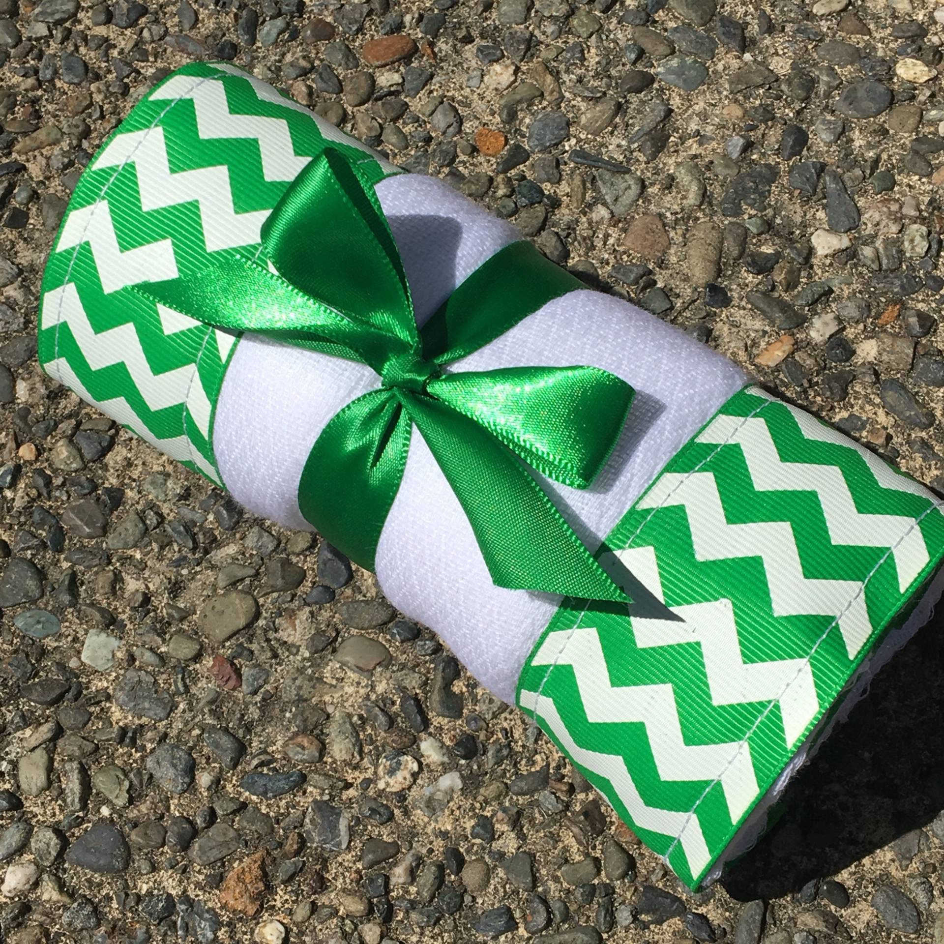Rülpsen Tuch/Wickelunterlage Grüne Chevrons, Personalisierung Zur Verfügung von Etsy - PathfinderGifts