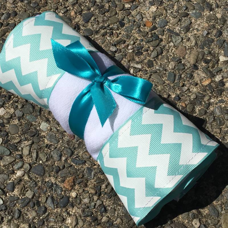 Rülpsen Tuch/Wickelunterlage Türkis Chevron, Personalisierung Zur Verfügung von Etsy - PathfinderGifts