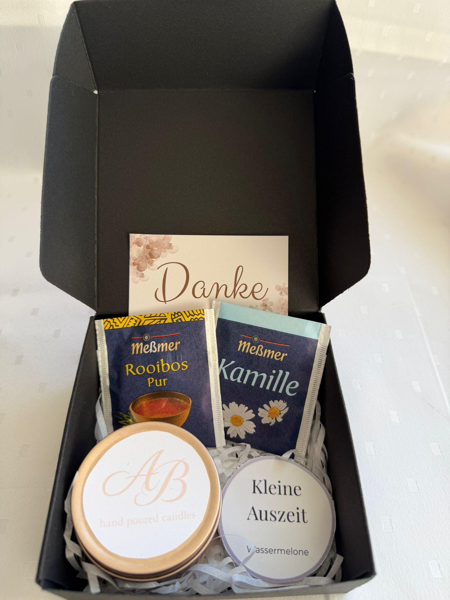 Geschenkbox Wellness | Kerze, Duschdampfer, Tee & Dankeskarte - Pausekind Geschenkbox Wellness | Kerze, Duschdampfer, Tee & Dankeskarte - Pausekind von Etsy - Pausekind