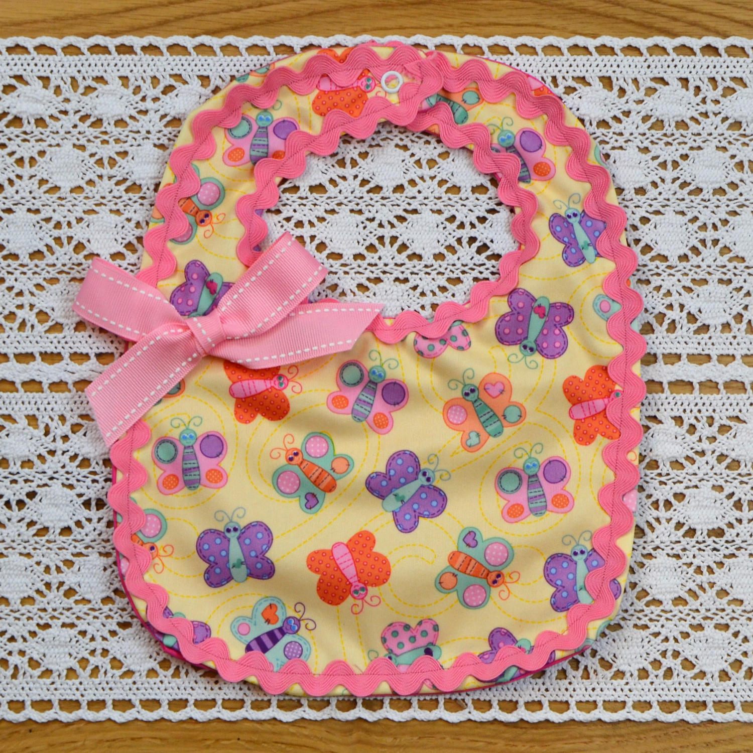 Mädchen Baby Lätzchen, Schmetterling Wasserfeste Lätzchen von Etsy - PeeWeeBaby