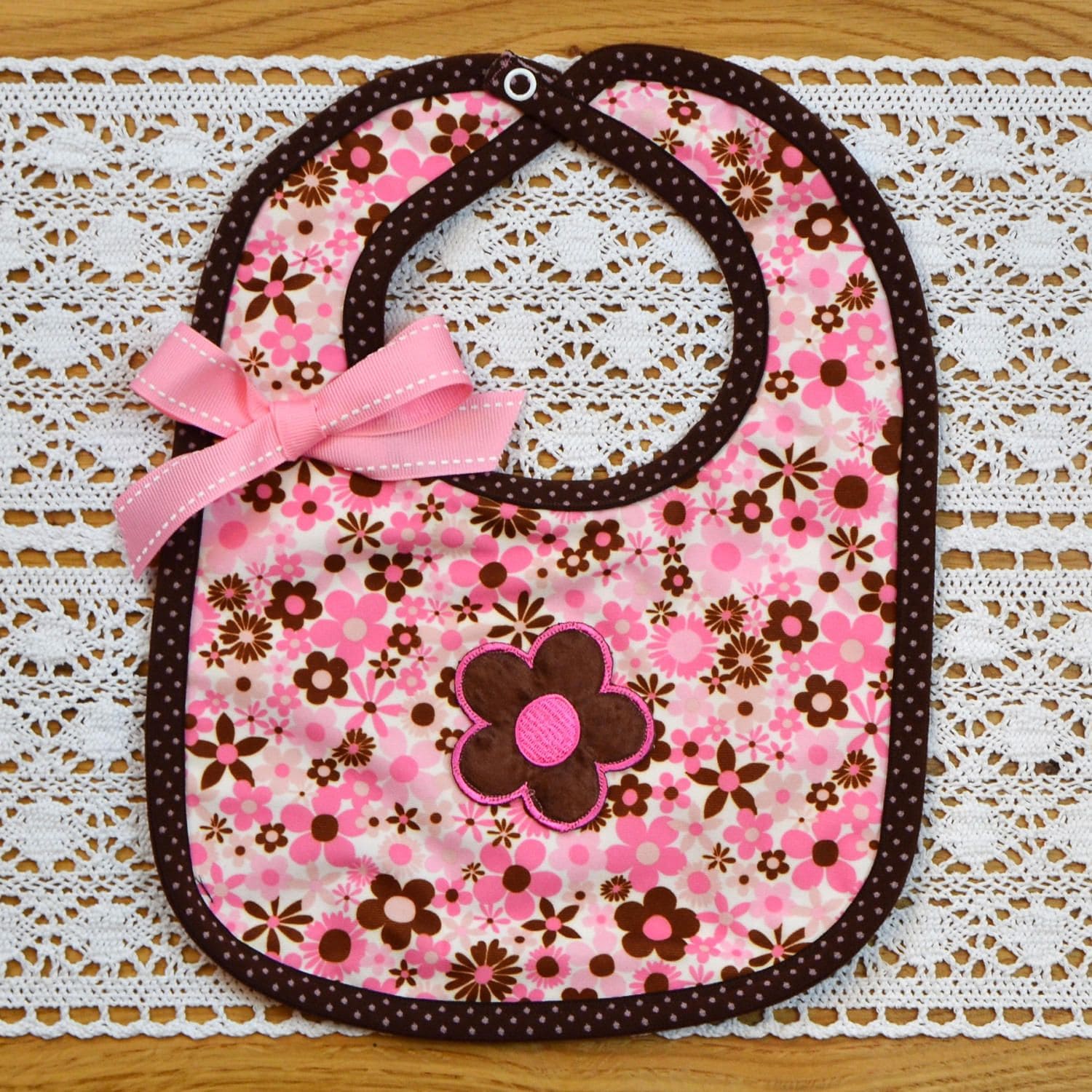 Mädchen Baby Lätzchen, Wasserfeste Rosa Und Braun Lätzchen von Etsy - PeeWeeBaby
