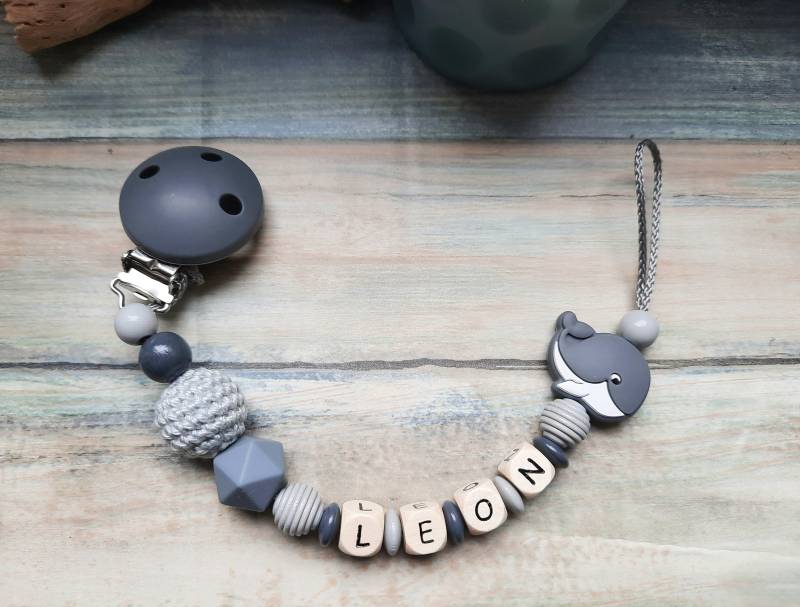 Schnullerkette, Schnullerkette Mit Namen Wal Grau Mädchen Junge Personalisiert von Etsy - PerlenprinzessinHB