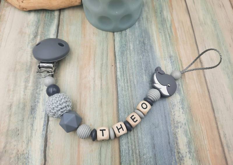 Schnullerkette, Schnullerkette Mit Namen Wal Grau Mädchen Junge Personalisiert von Etsy - PerlenprinzessinHB