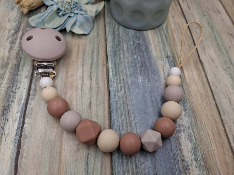 Schnullerkette Ohne Namen Mit Silikonperlen in Rosybrown/Lehmbraun Für Junge Mädchen von Etsy - PerlenprinzessinHB