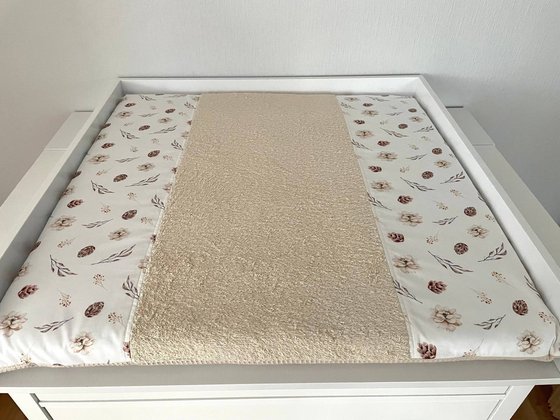Beige Wickelunterlage, Florale Frottee Wickelunterlage 75 X cm Beige Wickelunterlage, Florale Frottee Wickelunterlage 75 X cm von Etsy - PetitBabu