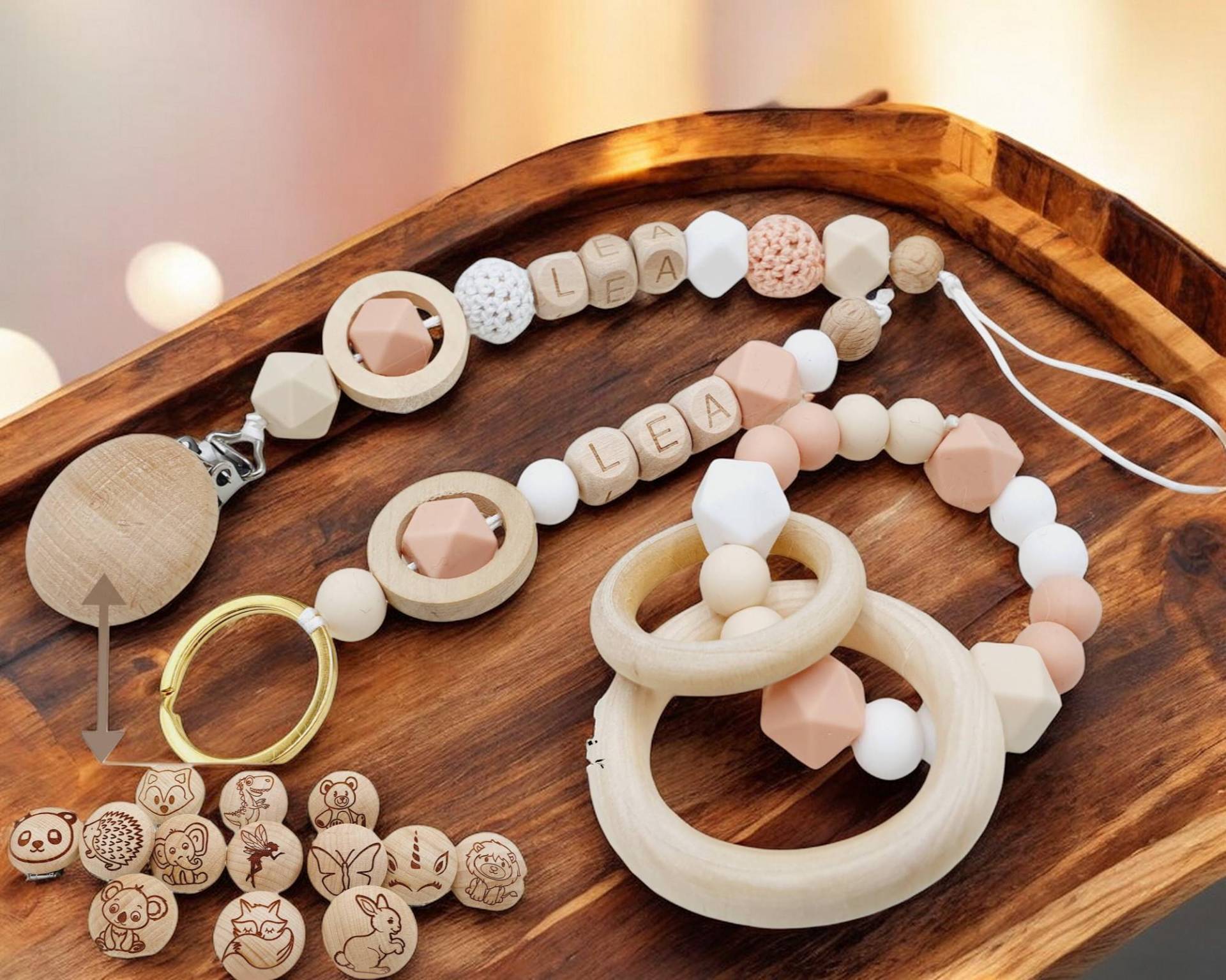 Personalisierter Schnullerclip/Vorname Babyspielzeug, Geburtsgeschenk, Modell ‚Léa Pêche' Personalisierter Schnullerclip/Vorname Babyspielzeug, Geburtsgeschenk, Modell ‚Léa Pêche' von Etsy - PetitsTresorsDeLily
