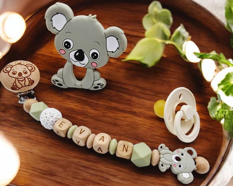 Personalisierter Schnullerclip/Vorname Babyspielzeug Geburtsgeschenk, Modell ‚Evan Koala' von Etsy - PetitsTresorsDeLily
