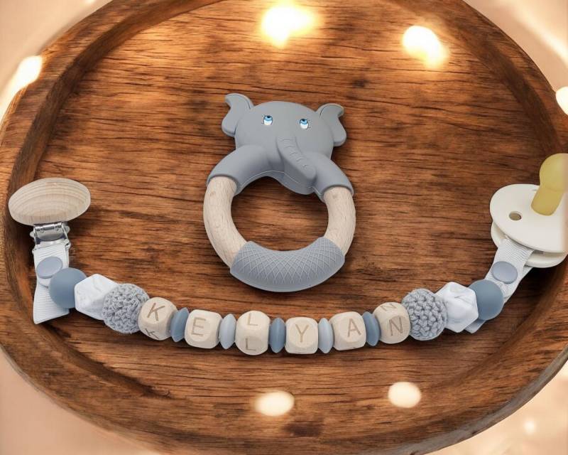 Personalisierter Schnullerclip/Vorname Babyspielzeug Geburtsgeschenk, Modell ‚Kelyan Elefant' von Etsy - PetitsTresorsDeLily