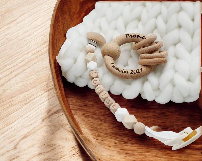 Personalisierter Schnullerclip/Vorname Babyspielzeug Geburtsgeschenk, Modell ‚Louise' von Etsy - PetitsTresorsDeLily