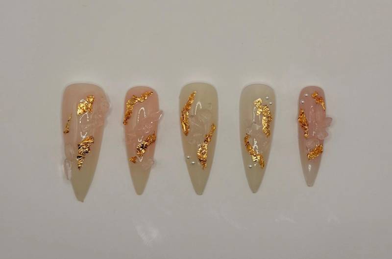 Rosenquarz Press-On Nägel - Handmade Nail Art Edelstein & Kristall Design Fertig Zum Aufkleben Goldfolie Fake Valentinstag von Etsy - PinkNailsPlace