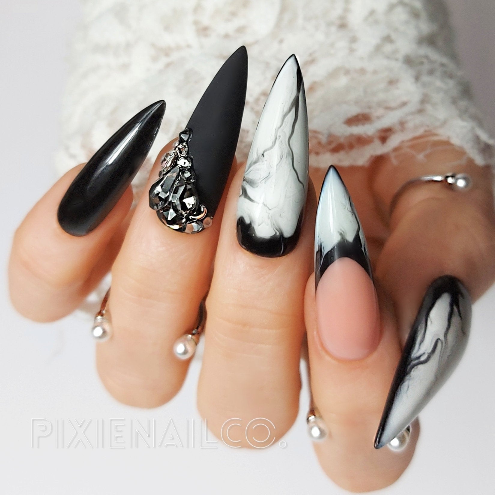 Schwarz Weiß Marmor Sculpted Press On Nails, Hard Gel Swarovski Bling Ons, Luxury Custom Nails von Etsy - PixieNailCo