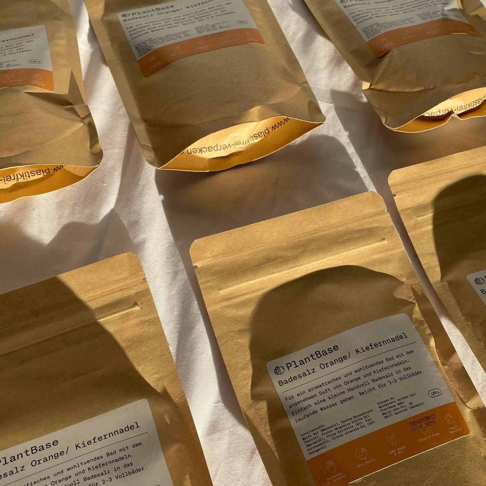 Naturkosmetik Bade Salz Aus Meersalz, Kiefernadel Öl Und Orange | Bio & Vegan Handgemacht in Deutschland Ohne Plastik von Etsy - PlantBaseGmbH