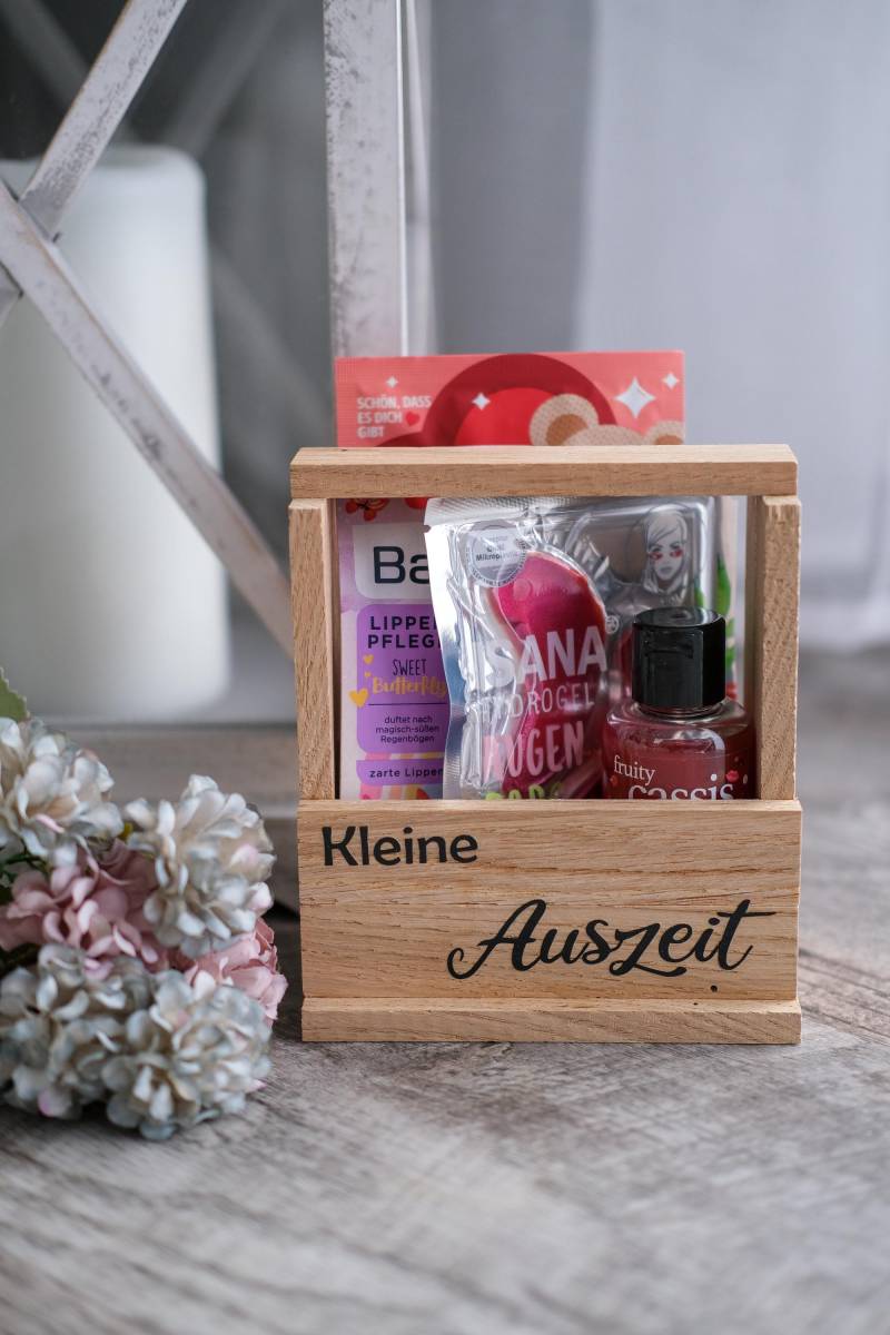 Geschenkset Wellness, Kleine Auszeit, Holz, Geschenkkorb, Beauty, Geschenkidee Freundin, Badesalz, Augenpads, Geschenk Zum Entspannen von Etsy - PlotterbyCelli