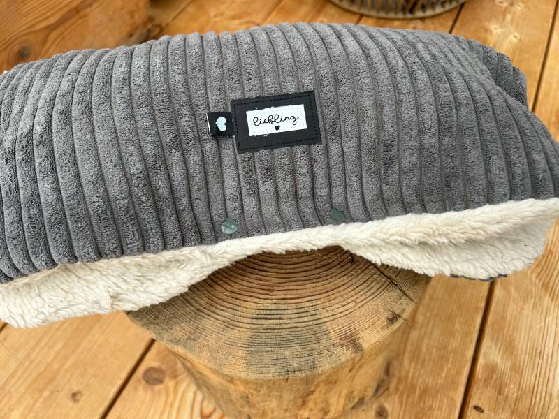 Breitcord Kinderwagenmuff, Handmuff, Muff Baby, Kinderwagenmuff Cord, Geschenk Zur Geburt, Kord, Weihnachtsgeschenk Individuell, Winter Breitcord Kinderwagenmuff, Handmuff, Muff Baby, Kinderwagenmuff Cord, Geschenk Zur Geburt, Kord, Weihnachtsgeschenk Individuell, Winter von Etsy - PomiPomiShop