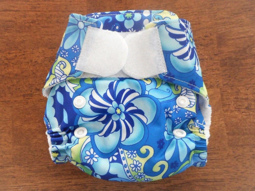 Blaue Blumen Neugeborenen Aio Windel von Etsy - PoopsnGigglesDiapers