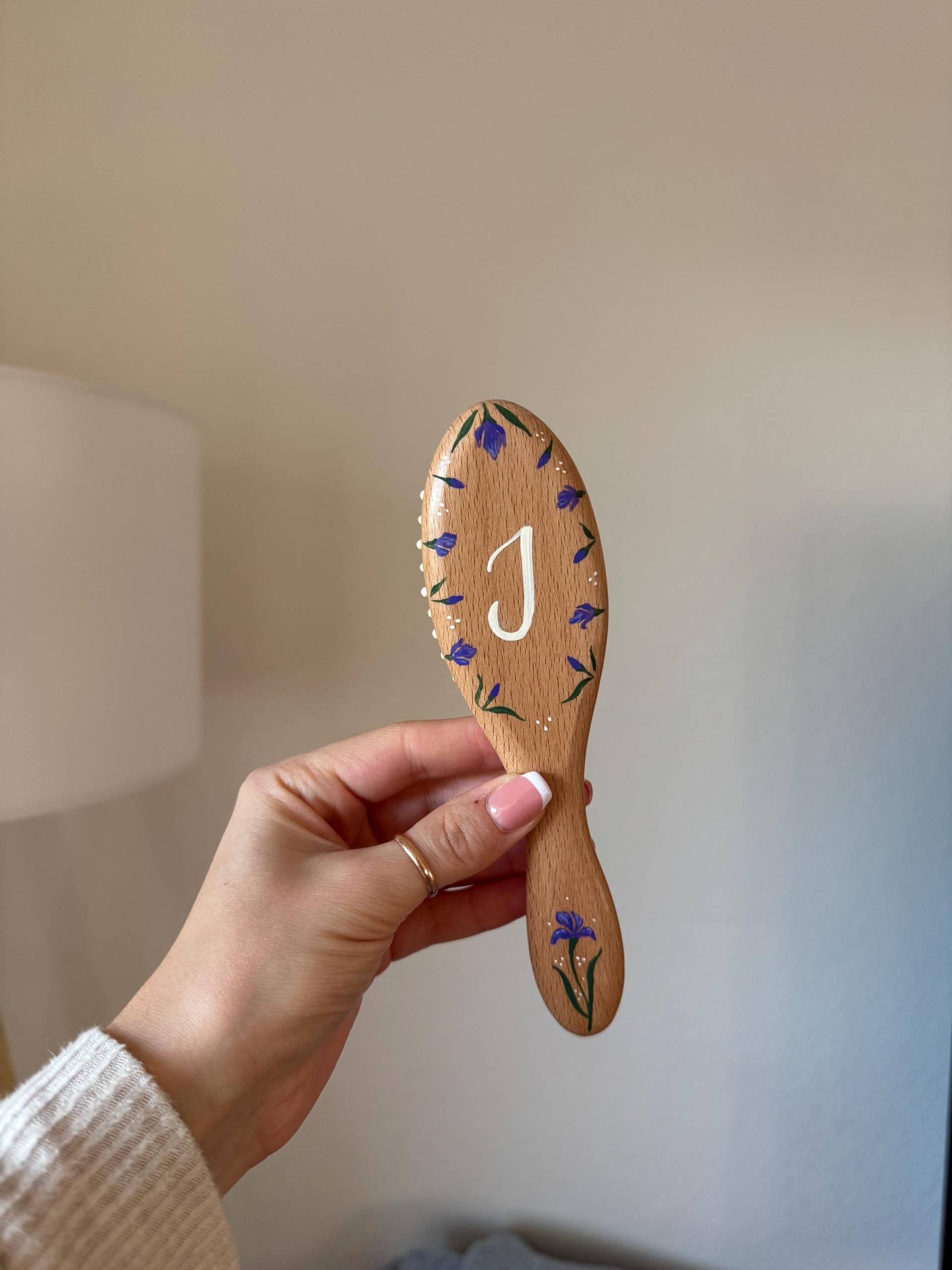 Gemalt Kinder Haarbürste Mit Name Und Design, Andenken, Geburtstagsgeschenk, Weihnachtsgeschenk Gemalt Kinder Haarbürste Mit Name Und Design, Andenken, Geburtstagsgeschenk, Weihnachtsgeschenk von Etsy - Popppyn