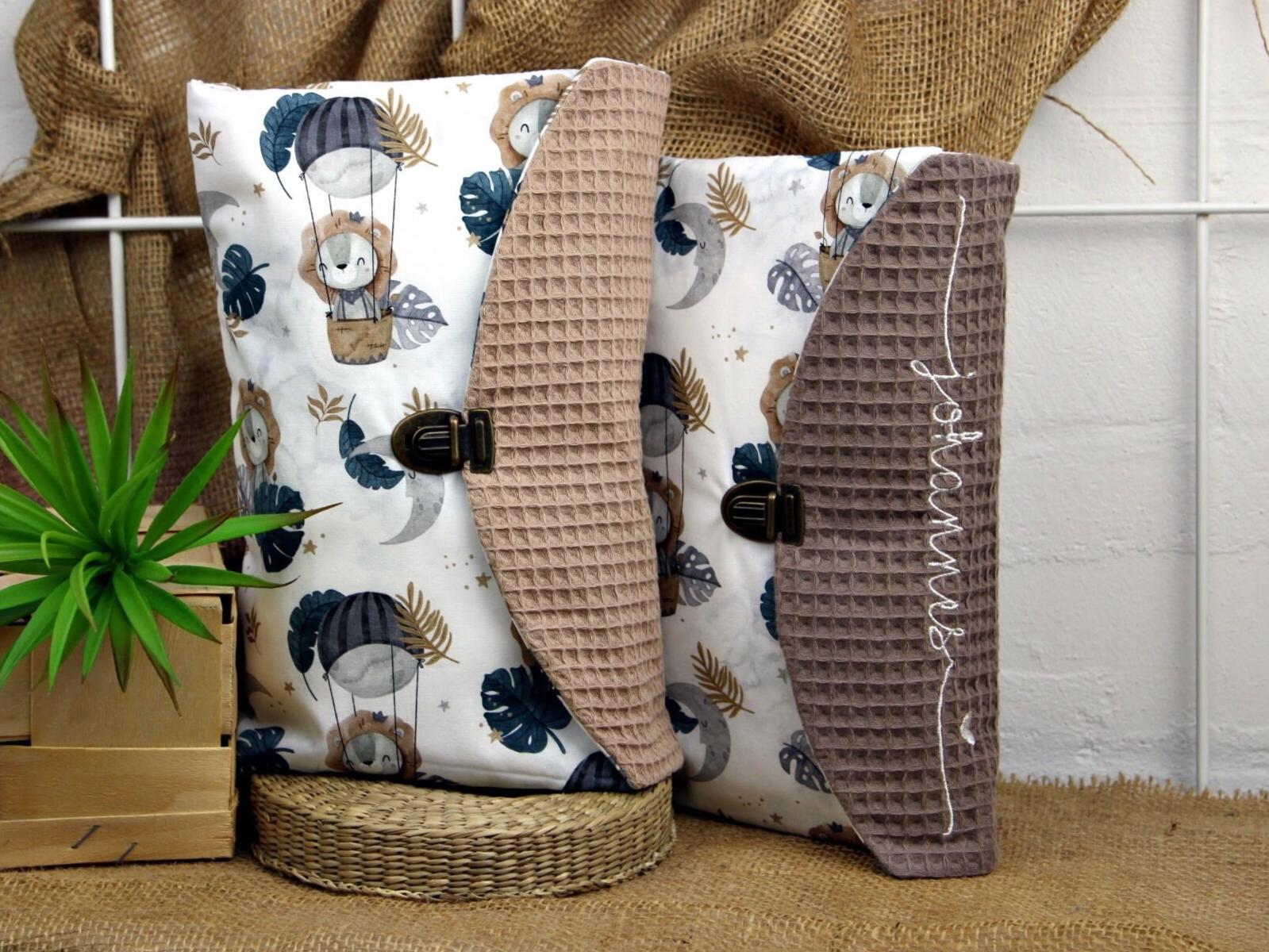 Windeltasche Löwe Mit Namen, Waffelpique in Wunschfarbe, Personalisierbar, Geschenk Geburt & Taufe von Etsy - PoppyMoonFish