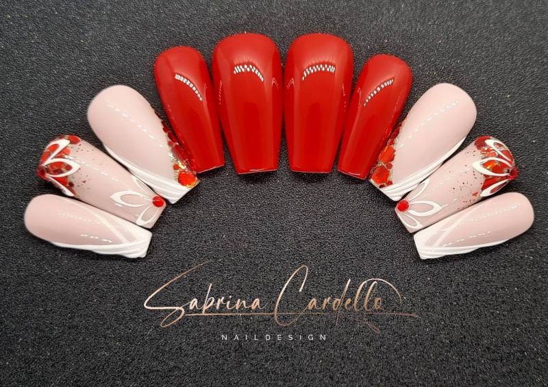 A Little Bit Red in Verschiedenen Formen Und Längen Wiederverwendbare Press On Nails von Etsy - PressOnNailsSC