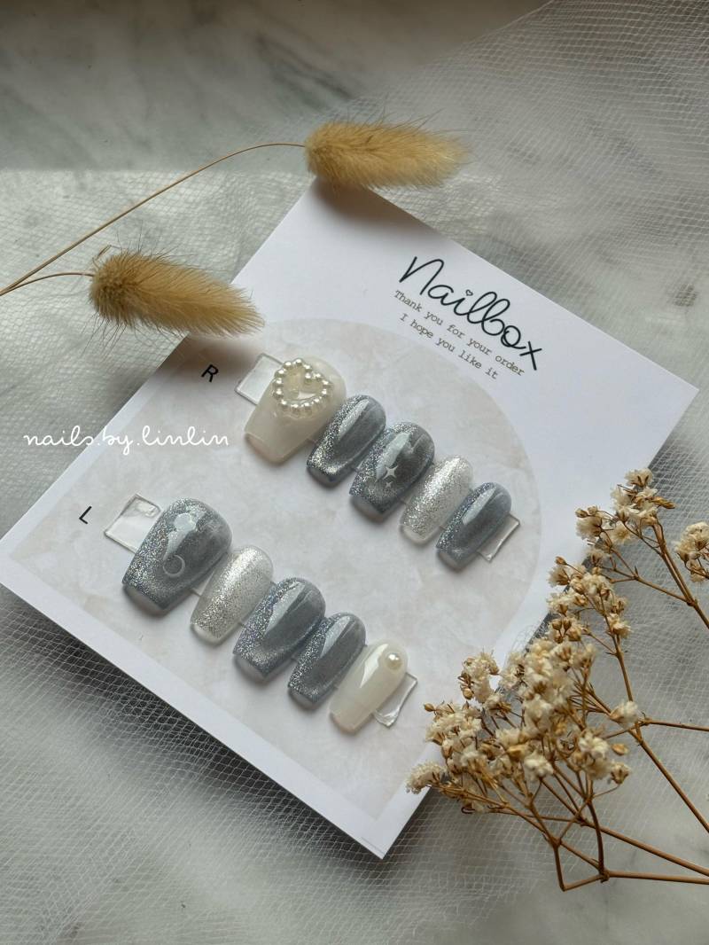 Blau Cat Eyes Nail. Glitter. Charm Bling Bling. Press-On Nails. Nailbox von Etsy - PressonNailsbyLinlin