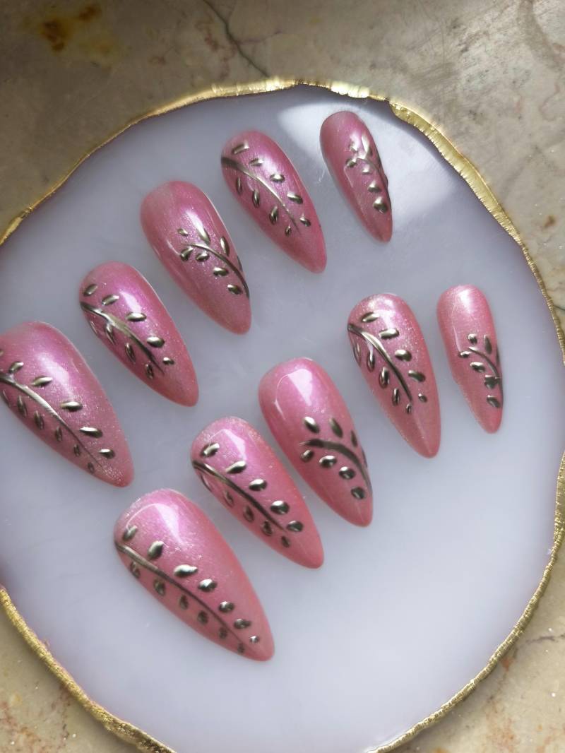 Elegantes Schwarz Gold Press On Nails Glam Set Für Besondere Anlässe Glue On Spring Summer Vibes von Etsy - PressonnailsAura
