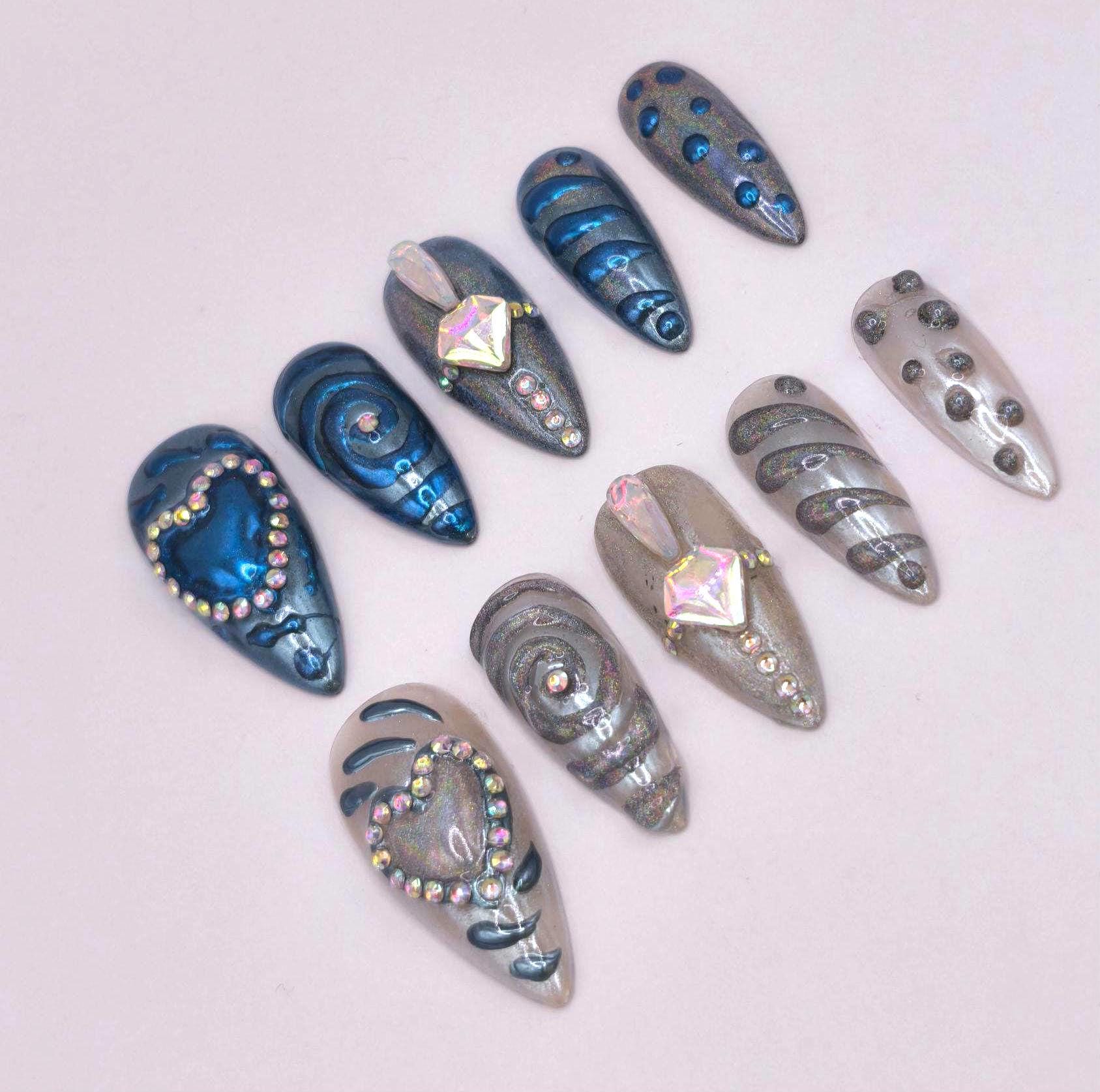 Galactic Heart Press On Nails - 3D Blue & Silver Chrome Set Mit Kristallen Wiederverwendbare Statement Nägel Handgefertigte Nail Art Sommernägel Galactic Heart Press On Nails - 3D Blue & Silver Chrome Set Mit Kristallen Wiederverwendbare Statement Nägel Handgefertigte Nail Art Sommernägel von Etsy - PressonnailsAura