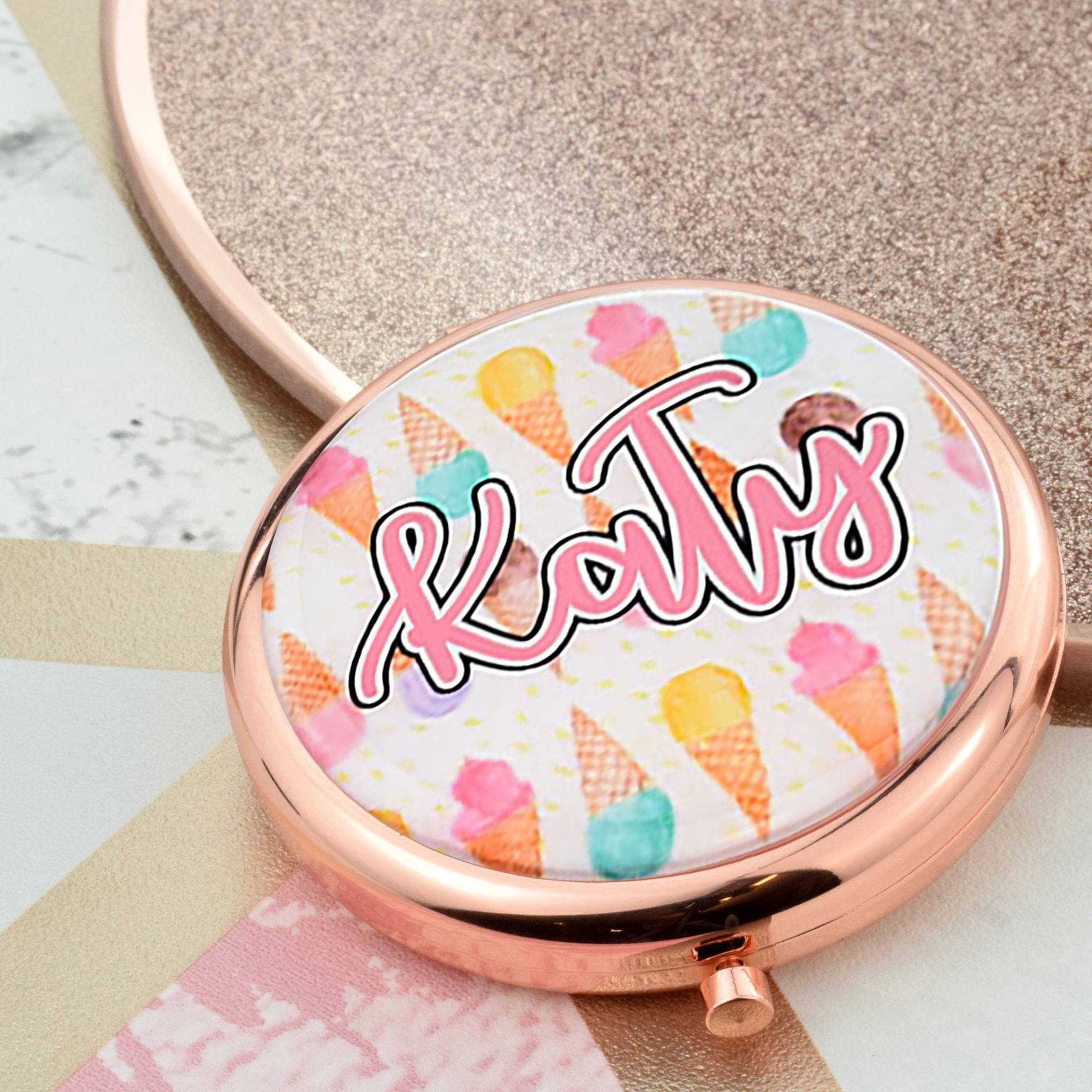 Personalisierter Name Eiscreme Design Handtasche Spiegel Personalisierter Name Eiscreme Design Handtasche Spiegel von Etsy - PrestigeGiftware