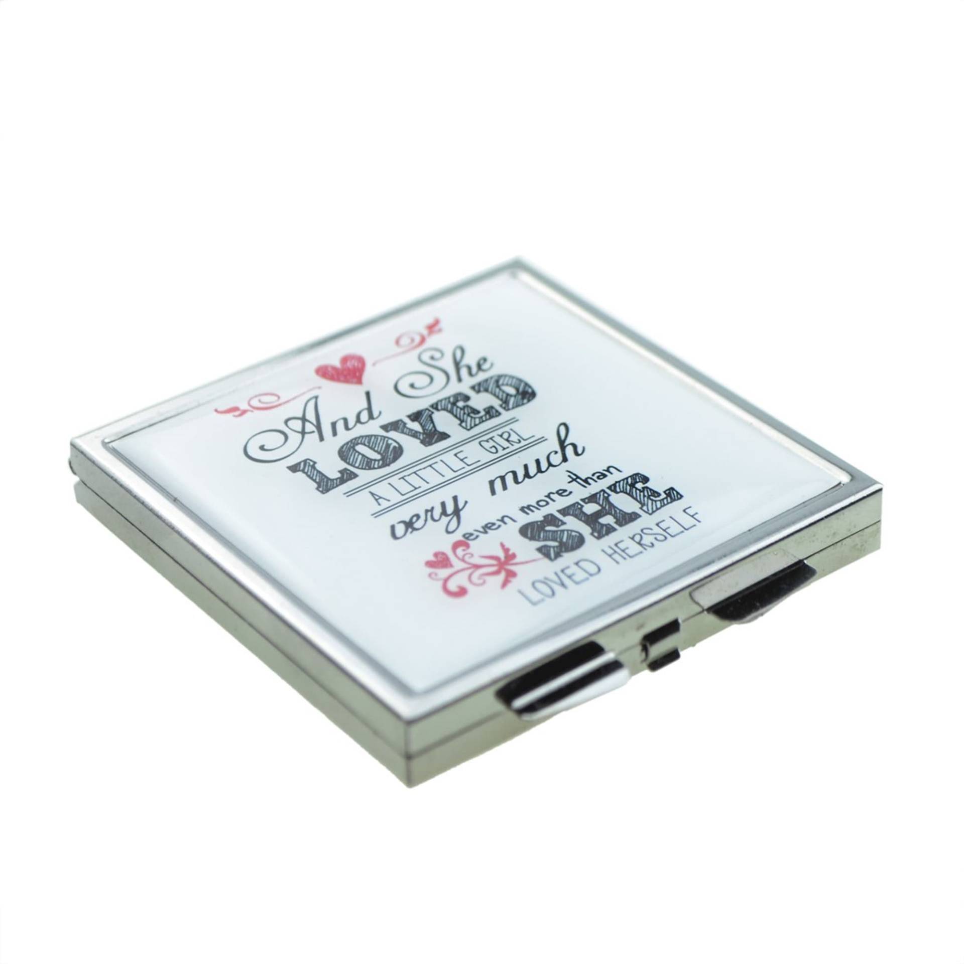 Und Sie Liebte Ein Kleines Mädchen....sentimentaler Handtaschen-Spiegel Für Mama Und Sie Liebte Ein Kleines Mädchen....sentimentaler Handtaschen-Spiegel Für Mama von Etsy - PrestigeGiftware