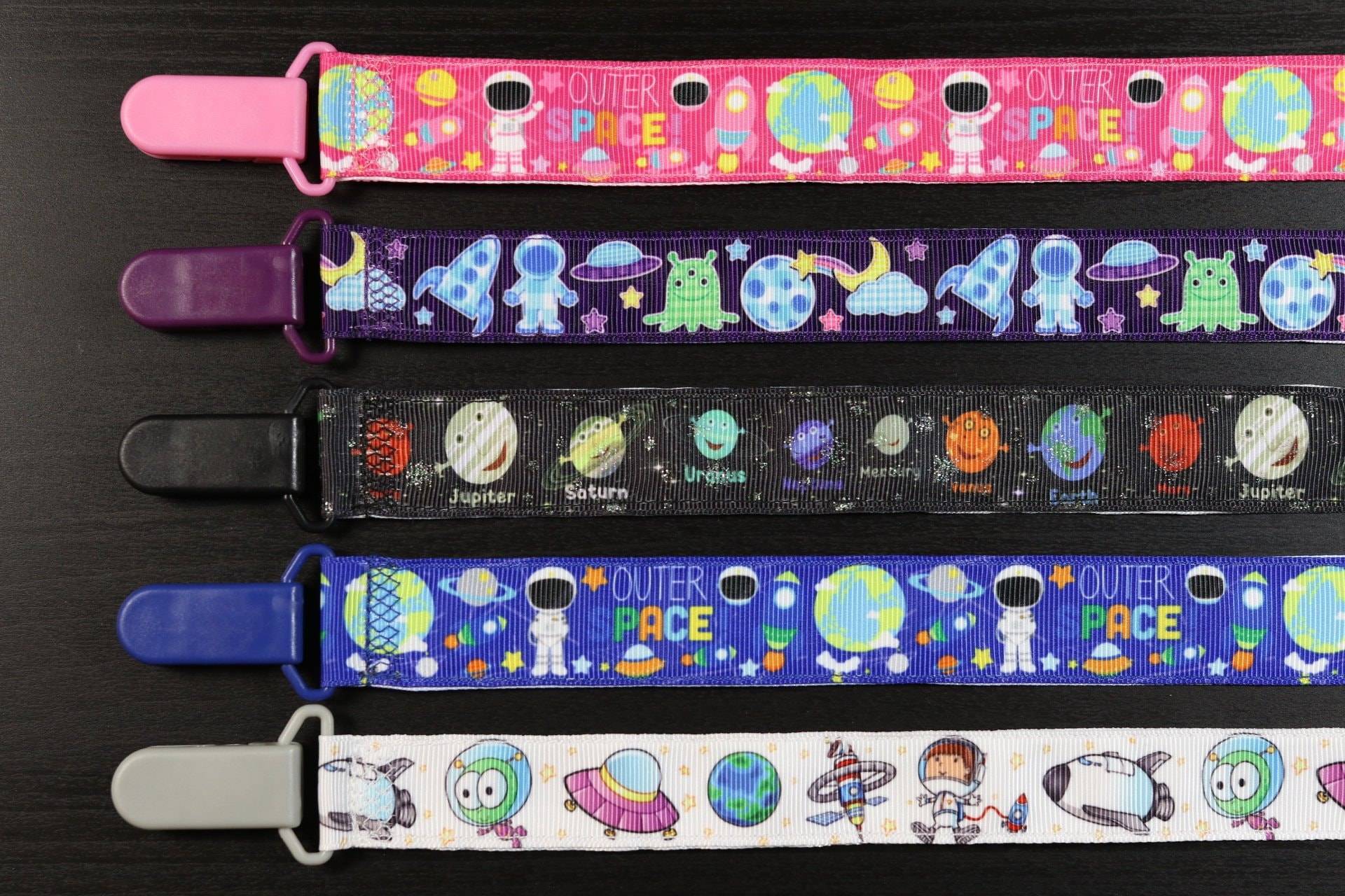 Schnullerkette Astronaut Sonnensystem | Schnullerband Schnullerkette von Etsy - PrettyBittyBabyGoods