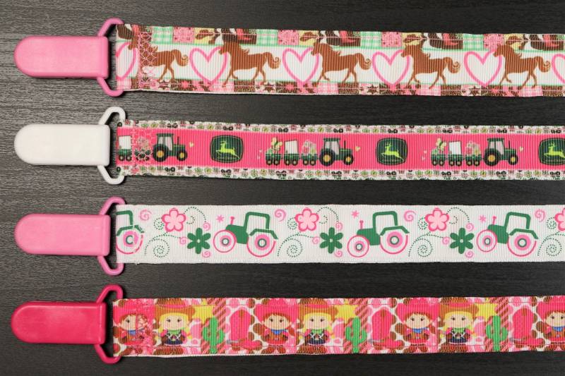 Schnullerkette John Deere - Traktor Bauernhof Pferde | Mädchen Band Paci Inhaber, Baby-Dusche-Geschenk, Binky Soothie Mam Nuk von Etsy - PrettyBittyBabyGoods