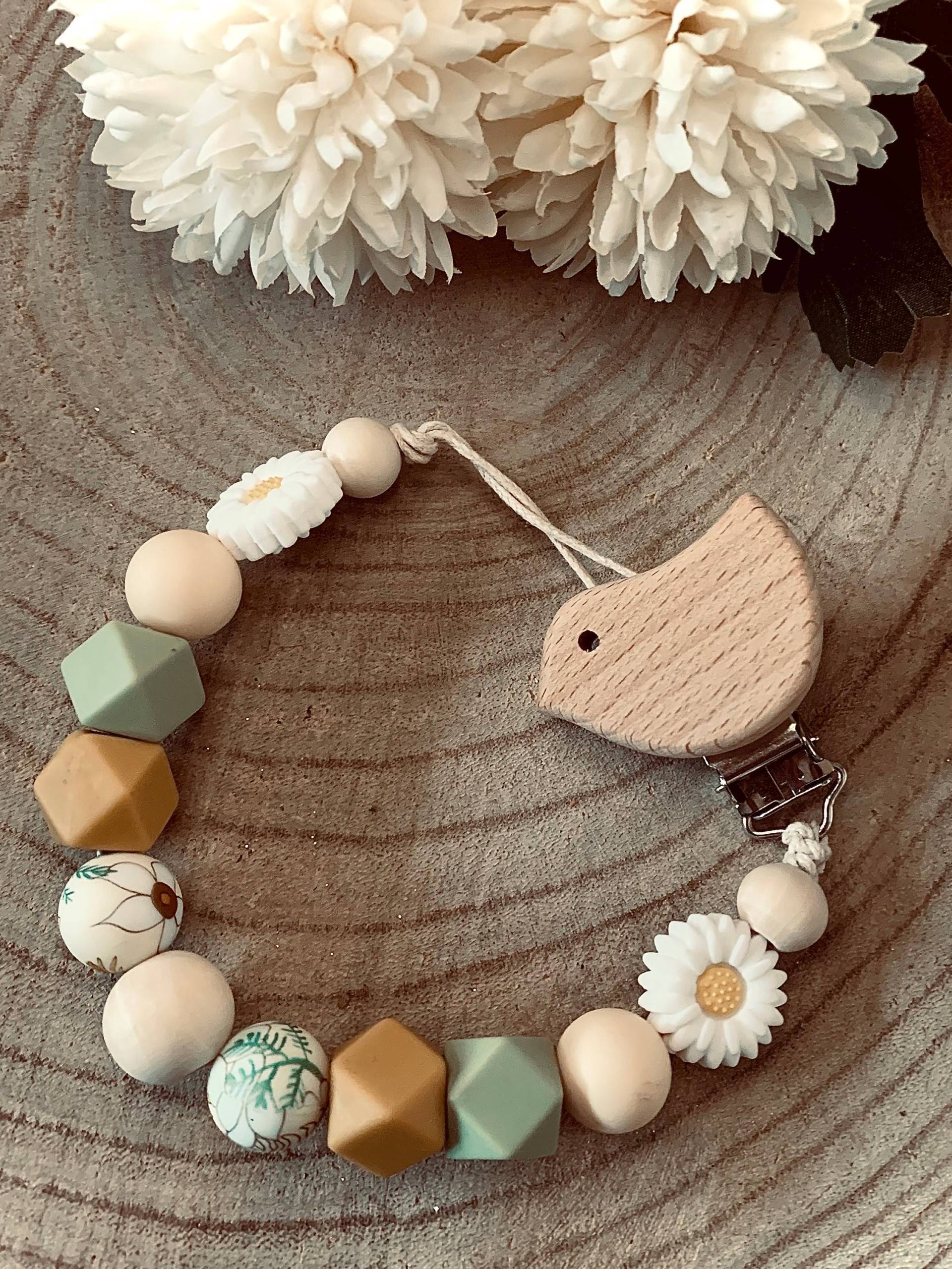 Frühlingshafte Schnullerkette Gänseblümchen | Individuell, Personalisierbar Und Ein Echtes Unikat von Etsy - PrettyThingSB