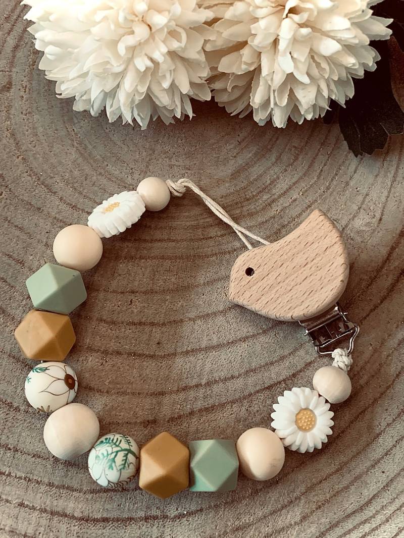 Frühlingshafte Schnullerkette Gänseblümchen | Individuell, Personalisierbar Und Ein Echtes Unikat von Etsy - PrettyThingSB
