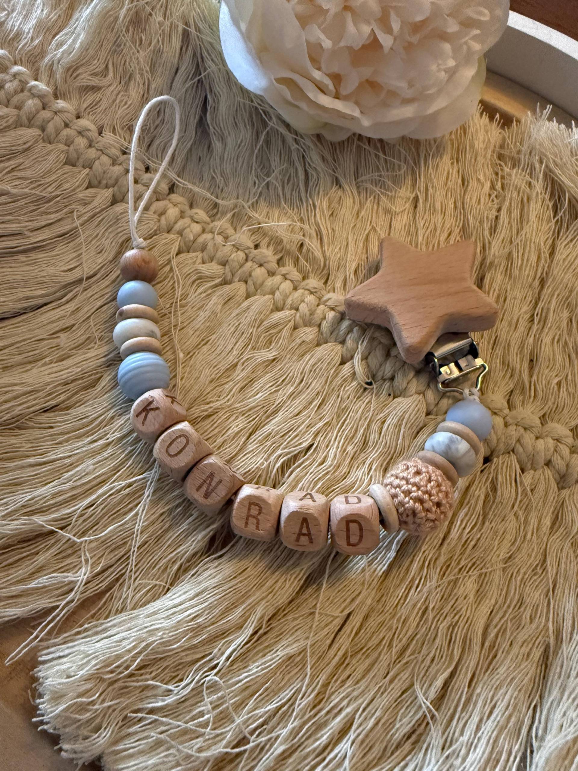 Handgemachte Schnullerkette Blau/Weiß | Individuell, Personalisierbar Und Ein Echtes Unikat von Etsy - PrettyThingSB