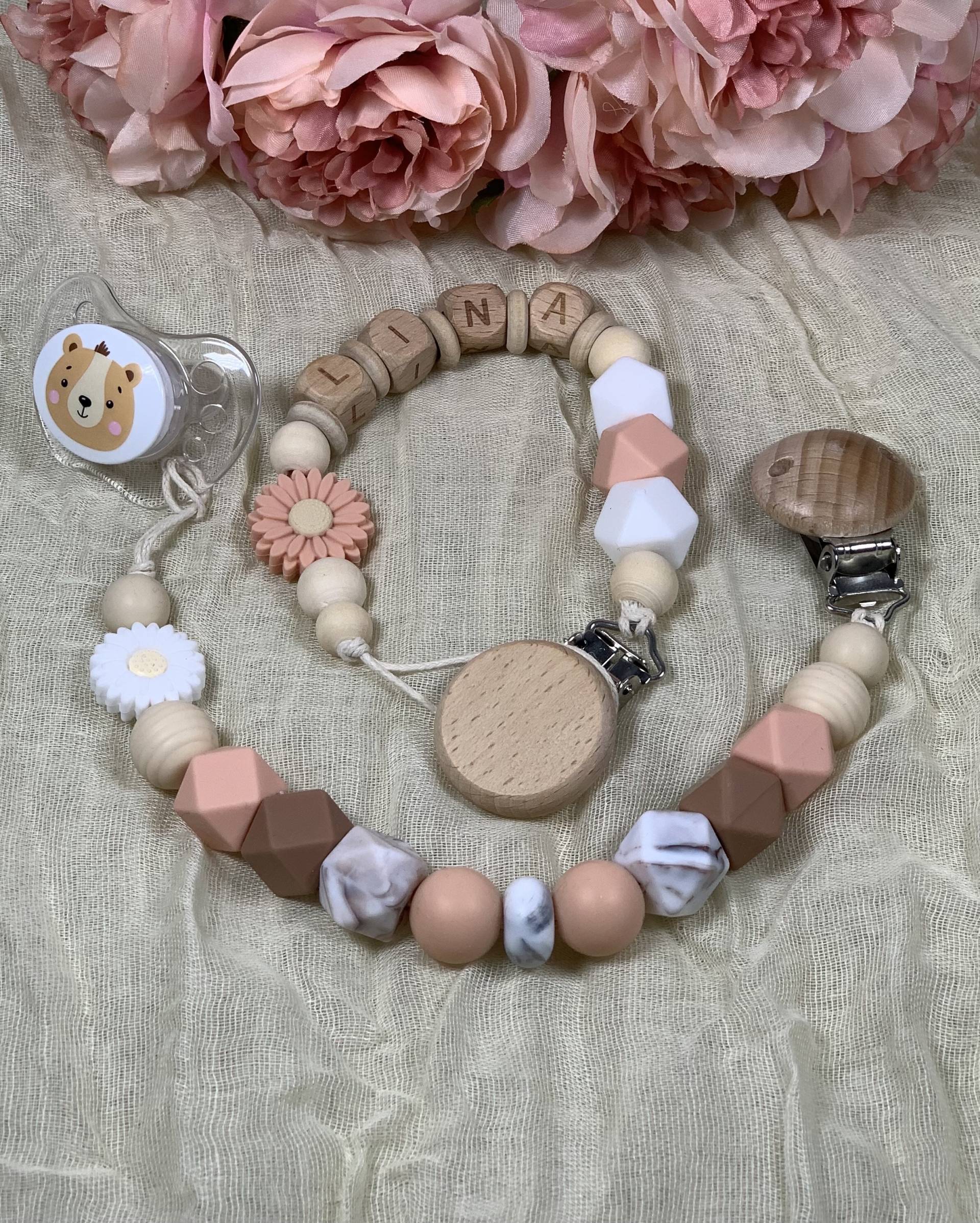 Handgemachte Schnullerkette Mit Rosefarbenem Gänseblümchen | Individuell, Personalisierbar Und Ein Echtes Unikat von Etsy - PrettyThingSB