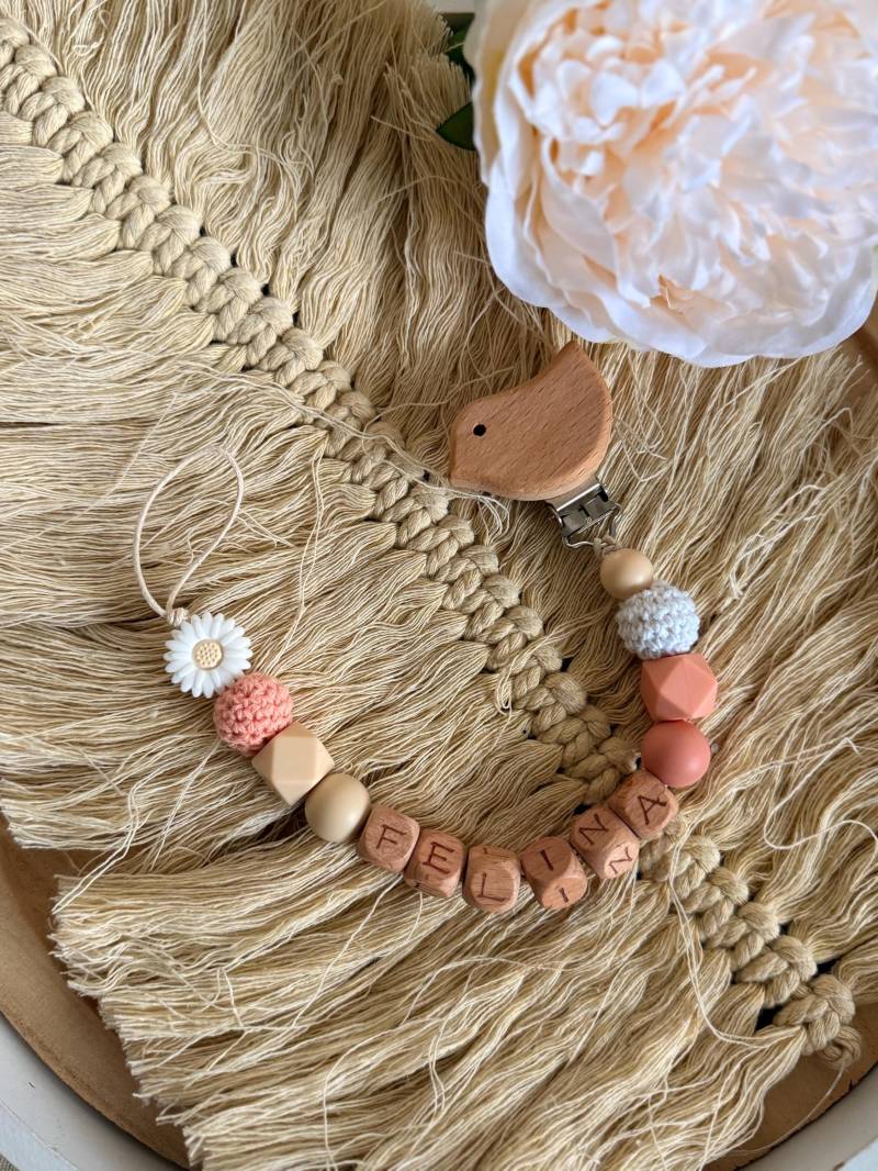 Handgemachte Schnullerkette Rosa/Weiß/Blume | Individuell, Personalisierbar Und Ein Echtes Unikat von Etsy - PrettyThingSB