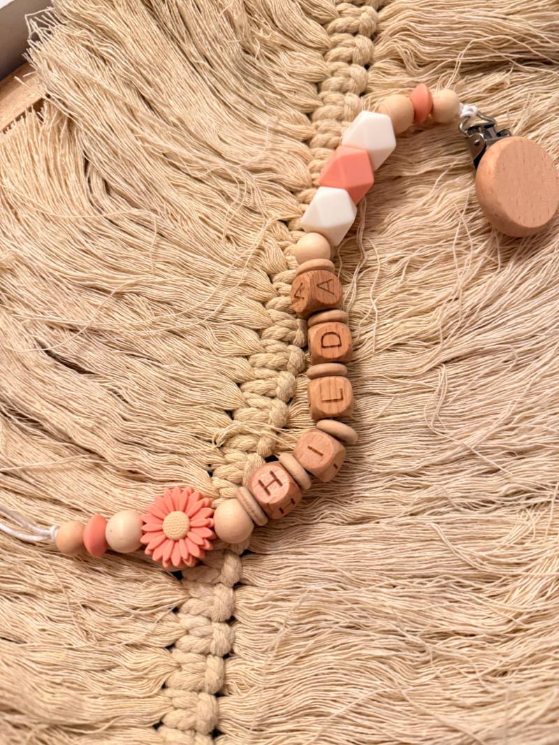 Handgemachte Schnullerkette Rosa | Individuell, Personalisierbar Und Ein Echtes Unikat von Etsy - PrettyThingSB