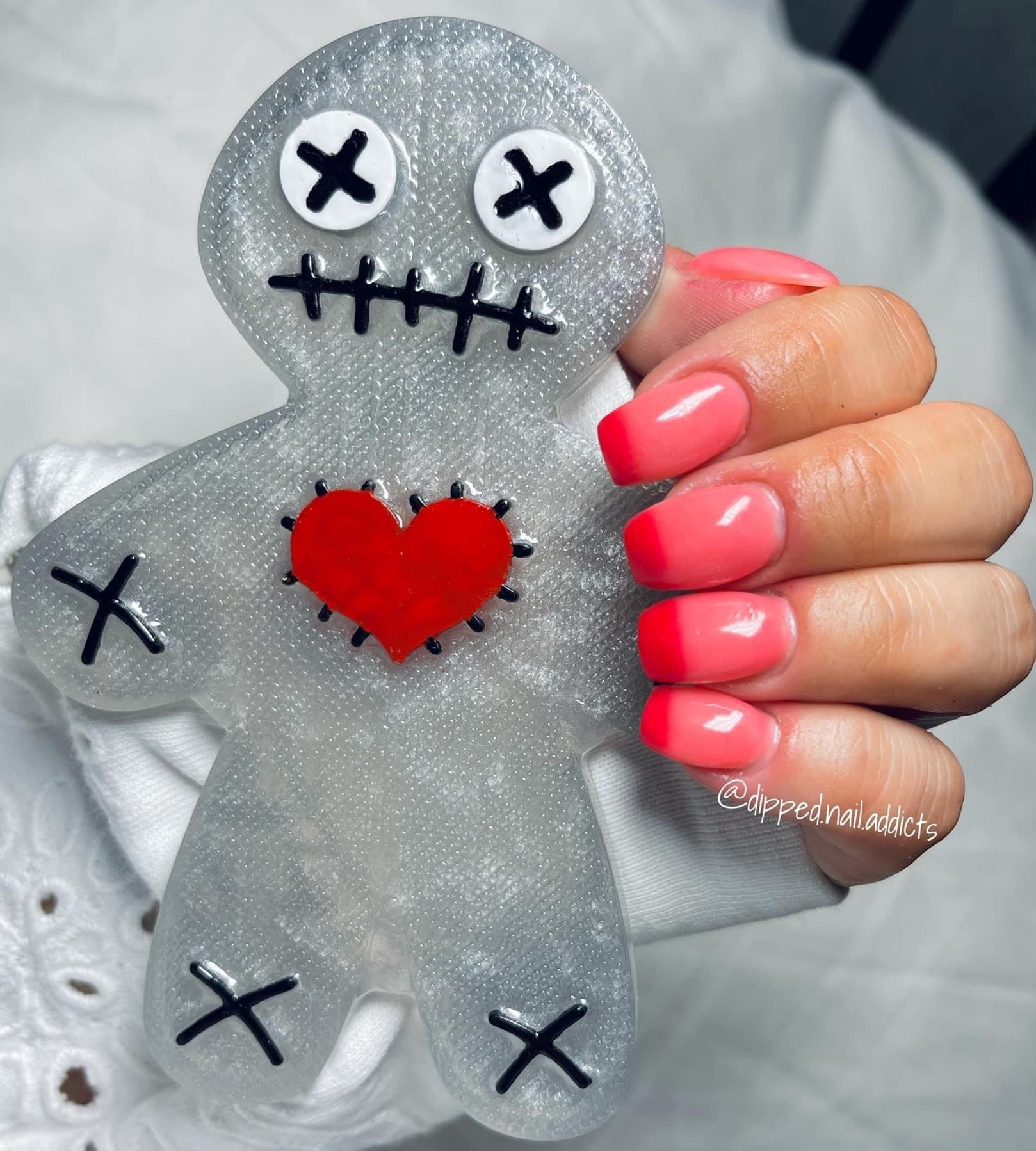 Voodoo Puppe Nailfie Prop von Etsy - PrimandProperArtisan