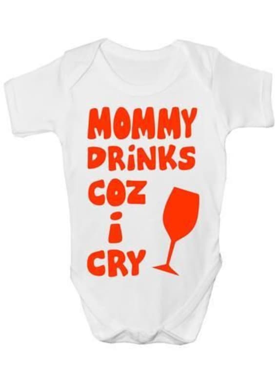 Mama Trinkt Cos Ich Weinen Baby Body Weste Kleidung Lustiges Geschenk von Etsy - Print4ustore
