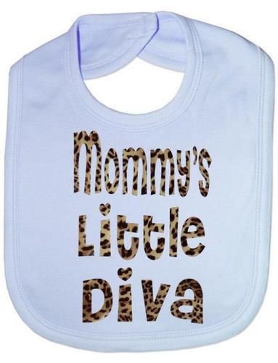 Mamas Kleine Diva in Tier Druck Lustige Baby Kleinkind Neugeborenen Lätzchen Geschenk Mamas Kleine Diva in Tier Druck Lustige Baby Kleinkind Neugeborenen Lätzchen Geschenk von Etsy - Print4ustore