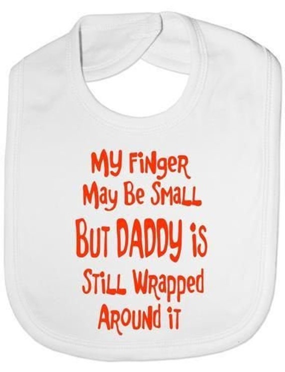 Mein Finger Ist Klein Papa Um Ihn Gewickelt Lustige Baby Kleinkind Neugeborenel Geschenk Mein Finger Ist Klein Papa Um Ihn Gewickelt Lustige Baby Kleinkind Neugeborenel Geschenk von Etsy - Print4ustore