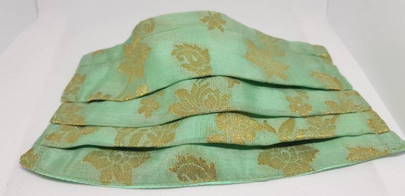 Formelle Handgemachte Gesichtsmaske, Wiederverwendbar, Zweilagig Mit Nasendraht - Brokat Mint/Traubengrüne Seide Und Gold von Etsy - ProudIdeas